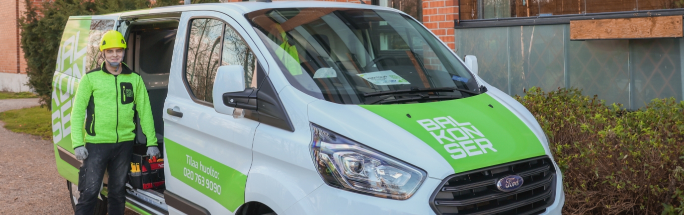 Parvekelasien huollot ja lasitukset.