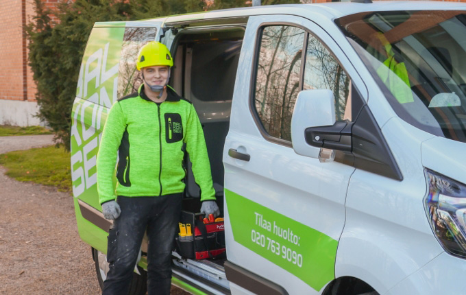 Parvekelasien huollot ja lasitukset.