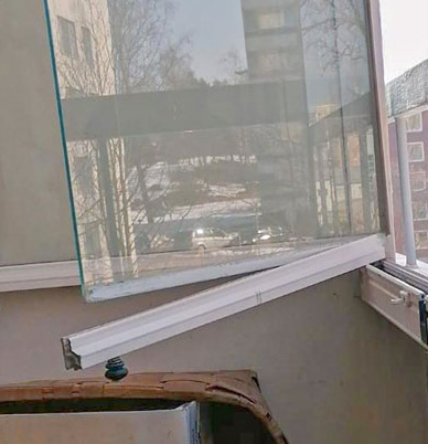 Parvekelasien korjauspalvelusopimukseemme kuuluvat kiireelliset korjauskäynnit tilanteissa, jossa lasitusten käyttöturvallisuus on varmistettava vikkelästi.